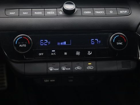 Used 2025 Hyundai Elantra SEL FWD image 19