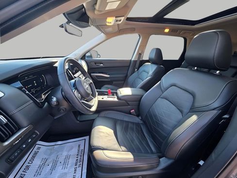 Used 2024 Nissan Pathfinder Platinum w/ Cargo Package image 21