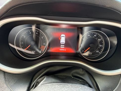 Used 2015 Jeep Cherokee Limited w/ Luxury Group AWD/4WD image 19
