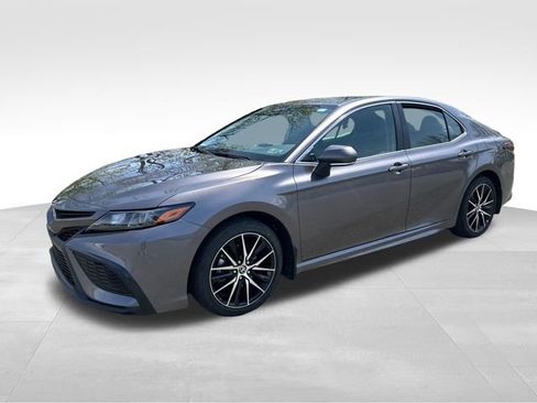 Used 2024 Toyota Camry SE FWD image 1