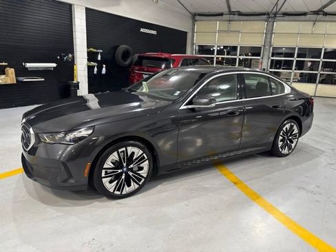 Used 2024 BMW i5 eDrive40i w/ Premium Package RWD image 5