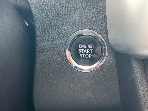 Used 2019 Toyota Highlander XLE image 23