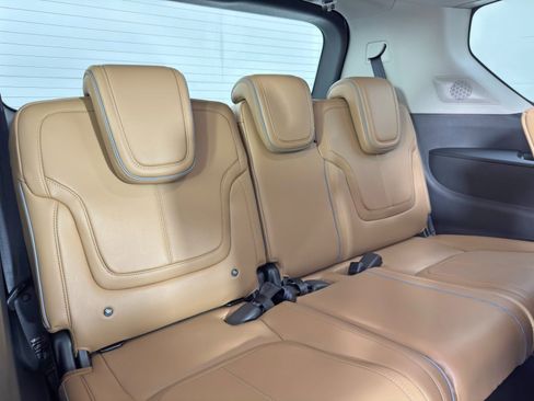 Used 2025 INFINITI QX80 Sensory image 44