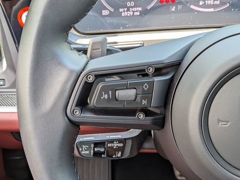 Certified 2025 Porsche Cayenne Turbo AWD/4WD image 8