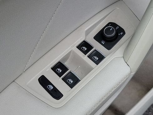 Used 2023 Volkswagen Tiguan SE R-Line FWD image 19