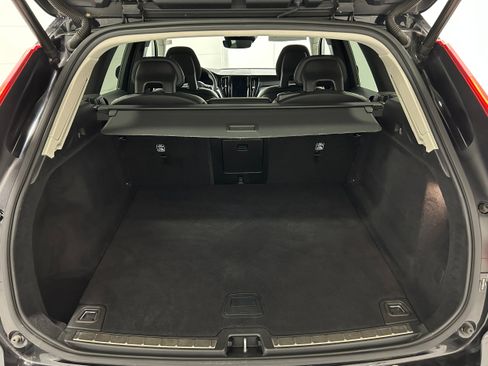Used 2018 Volvo XC60 T5 Momentum w/ Vision Package AWD/4WD image 32
