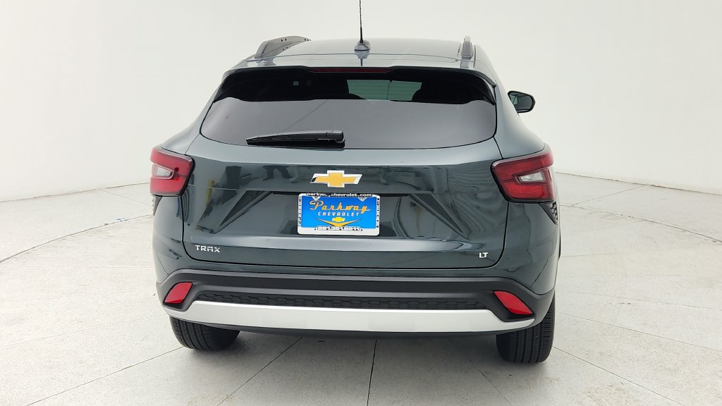 Used 2026 Chevrolet Trax LT FWD image 6