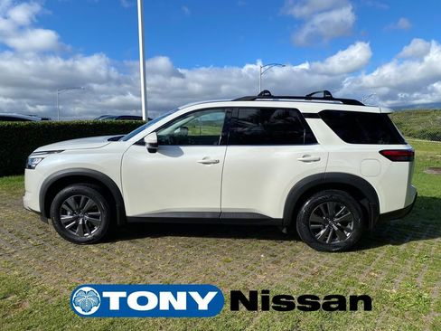 Used 2023 Nissan Pathfinder SV image 22