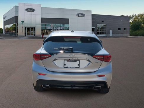 Used 2018 INFINITI QX30 image 10