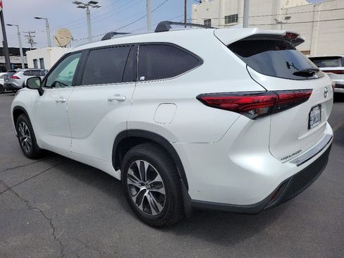 Used 2023 Toyota Highlander XLE FWD image 5