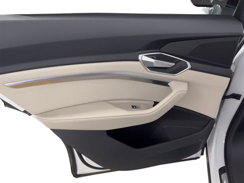 Used 2022 Audi e-tron Premium image 17