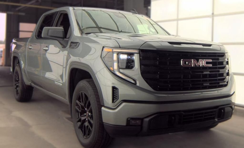 Used 2025 GMC Sierra 1500 Elevation AWD/4WD image 4