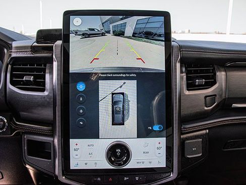 Used 2024 Ford Expedition Platinum image 13