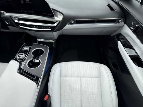Certified 2024 Cadillac Lyriq Luxury AWD/4WD image 29