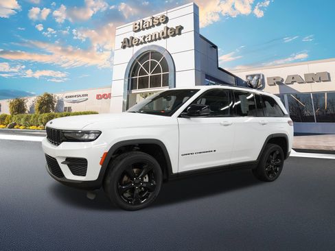 Certified 2023 Jeep Grand Cherokee Altitude image 10