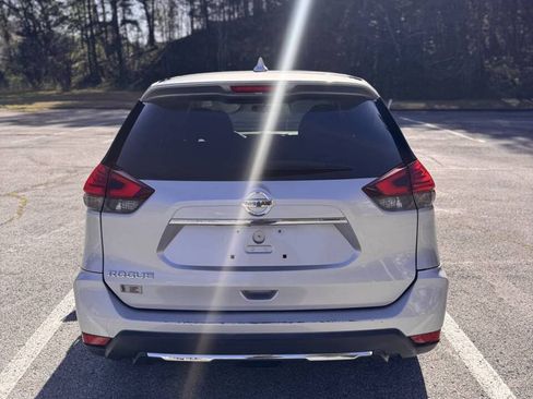 Used 2017 Nissan Rogue S w/ S Family Package FWD image 5