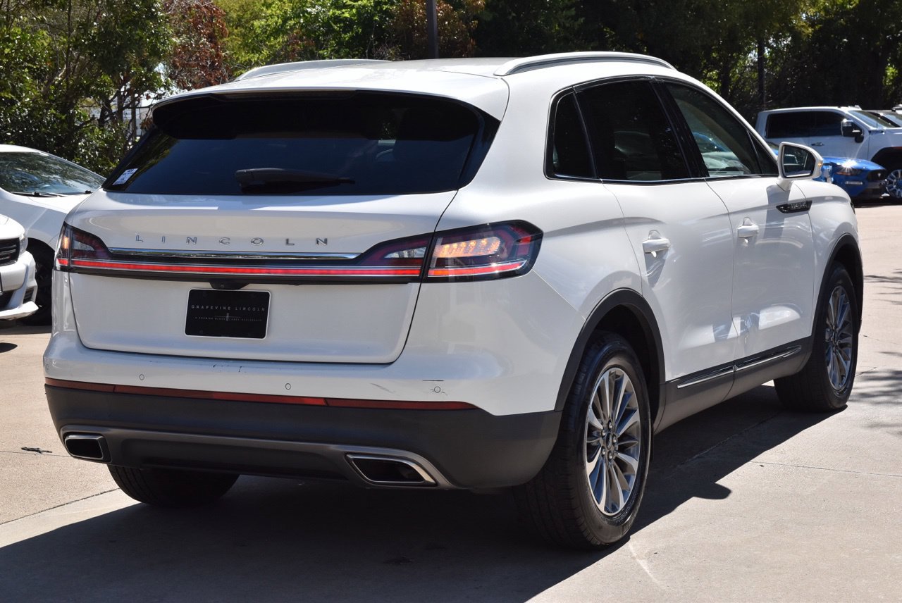 Used 2022 Lincoln Nautilus FWD w/ Premium Package image 8
