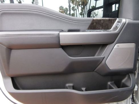 Used 2025 Ford F250 Lariat w/ Tremor Off-Road Package AWD/4WD image 9