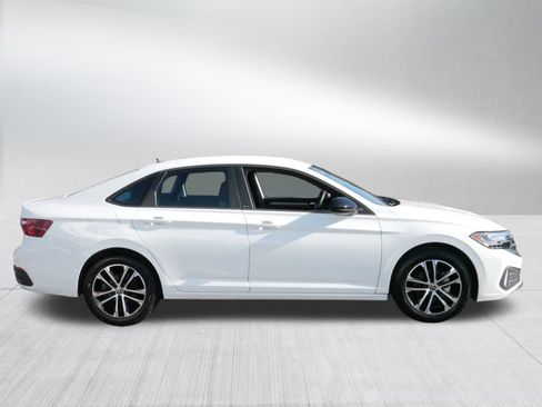 Certified 2024 Volkswagen Jetta Sport image 8