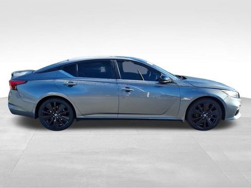 Used 2022 Nissan Altima 2.5 SR w/ Midnight Edition Package image 11