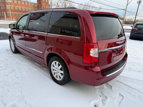 Used 2016 Chrysler Town & Country Touring w/ Driver Convenience Group image 4