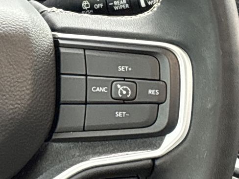 Used 2023 Jeep Wagoneer 4WD w/ Premium Group I image 24
