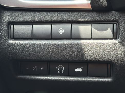 Used 2025 Nissan Rogue SV w/ SV Premium Package FWD image 15