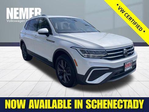 Used 2023 Volkswagen Tiguan SE w/ Panoramic Sunroof Package AWD/4WD image 8