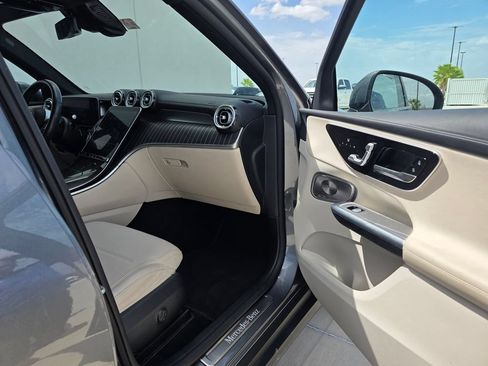 Used 2023 Mercedes-Benz GLC 300 image 17