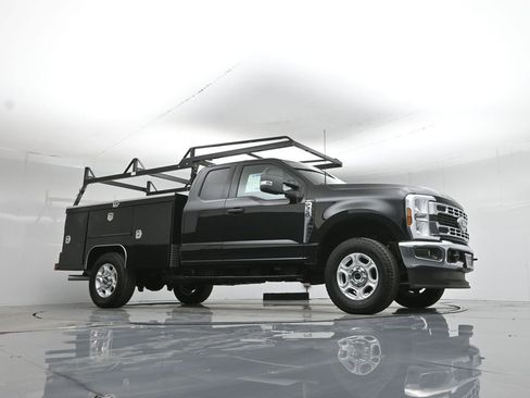 New 2026 Ford F350 XLT w/ FX4 Off-Road Package AWD/4WD image 2