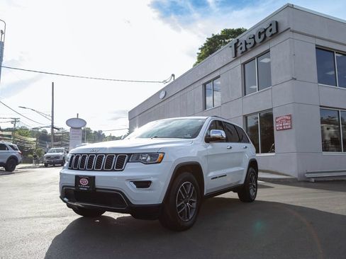 Used 2019 Jeep Grand Cherokee Limited AWD/4WD image 2