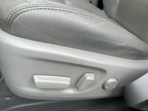 Used 2018 Toyota Sienna XLE image 11