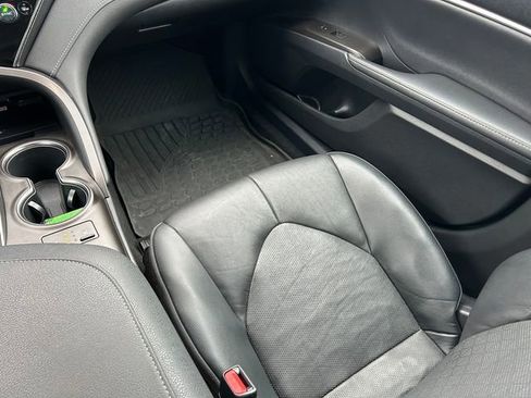 Used 2022 Toyota Camry XSE image 15