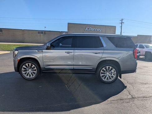 Used 2021 GMC Yukon Denali w/ Denali Premium Package image 5
