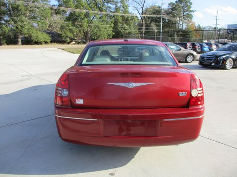 Used 2010 Chrysler 300 Touring image 24