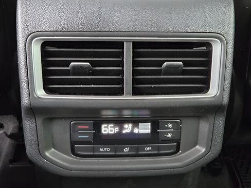 Certified 2024 Volkswagen Atlas SE FWD image 12