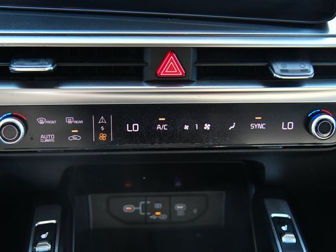 Used 2025 Kia Sorento S w/ Panoramic Sunroof Package FWD image 28