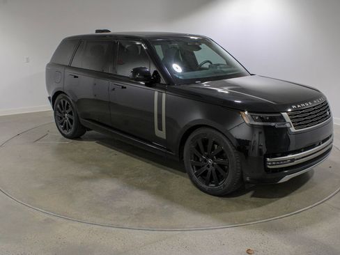 Used 2024 Land Rover Range Rover Long Wheelbase SE image 7
