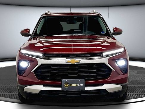 Used 2024 Chevrolet TrailBlazer LT AWD/4WD image 2