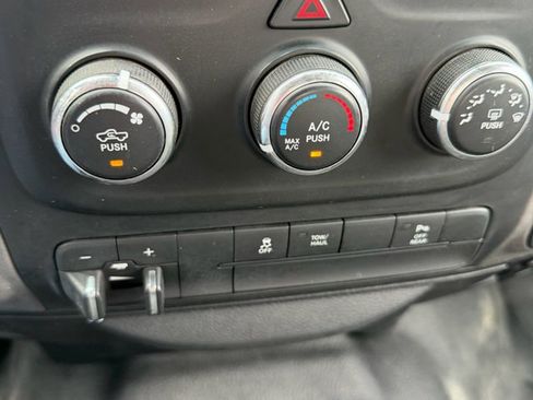 Used 2016 RAM 2500 Tradesman w/ Chrome Appearance Group image 15