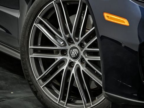 Used 2021 Porsche Panamera image 3