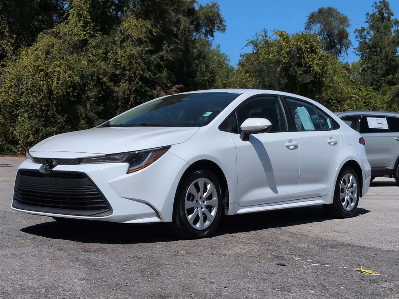 Used 2024 Toyota Corolla LE FWD image 2
