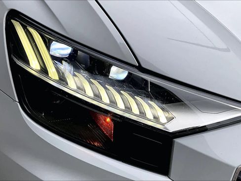 Used 2019 Audi Q8 Prestige w/ Luxury Package image 27