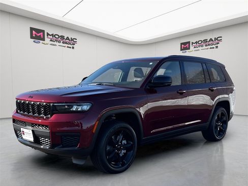 New 2025 Jeep Grand Cherokee L Altitude image 3
