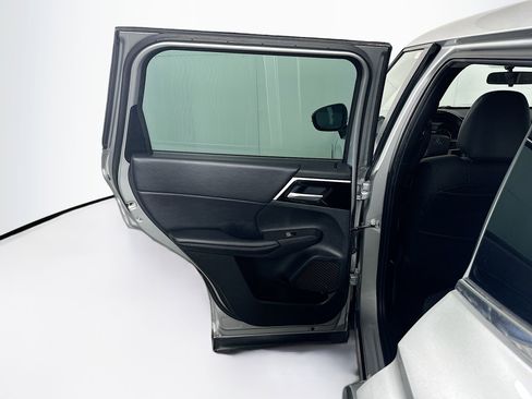 Used 2023 Mitsubishi Outlander SE image 27