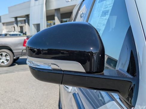 New 2025 Lincoln Navigator Reserve image 12