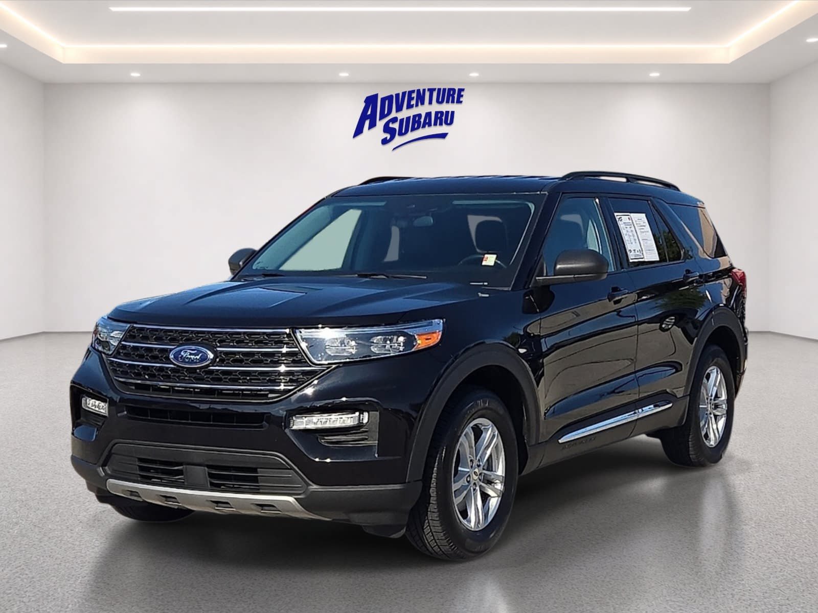 Used 2023 Ford Explorer XLT w/ Equipment Group 202A AWD/4WD image 2