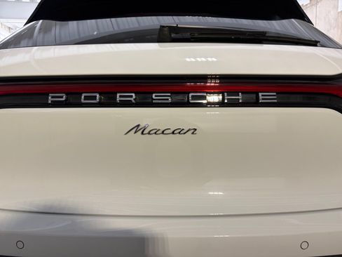 Used 2023 Porsche Macan AWD/4WD image 17