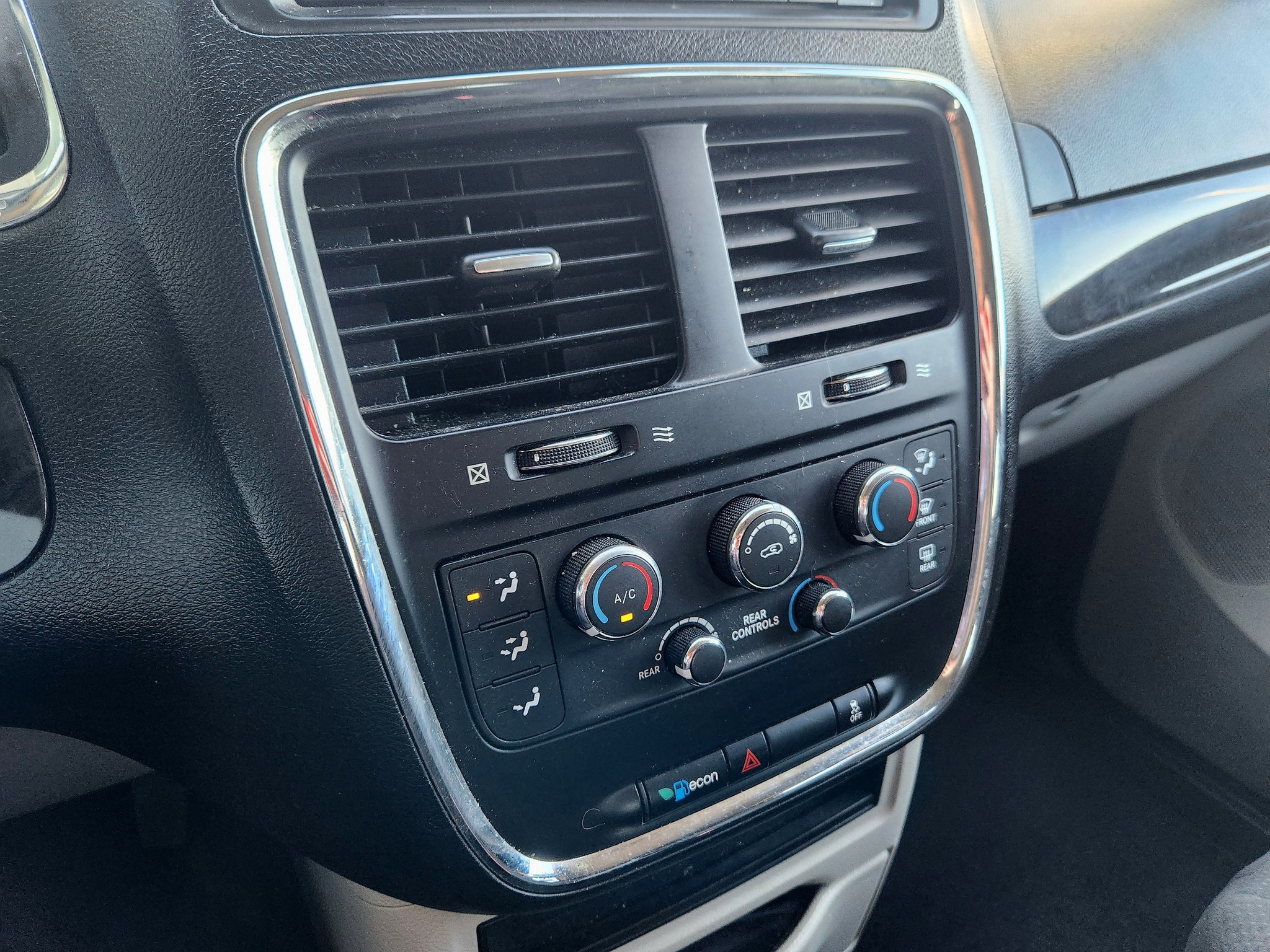 Used 2012 Dodge Grand Caravan SE FWD image 31