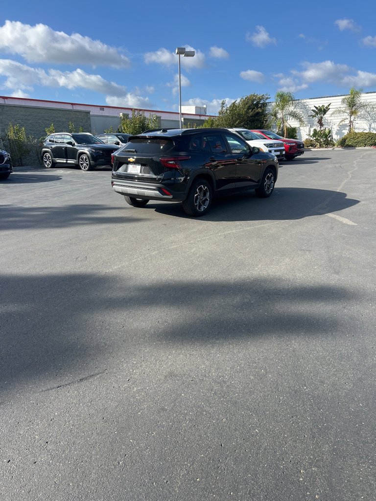 Used 2025 Chevrolet Trax LT w/ LT Convenience Package FWD image 6